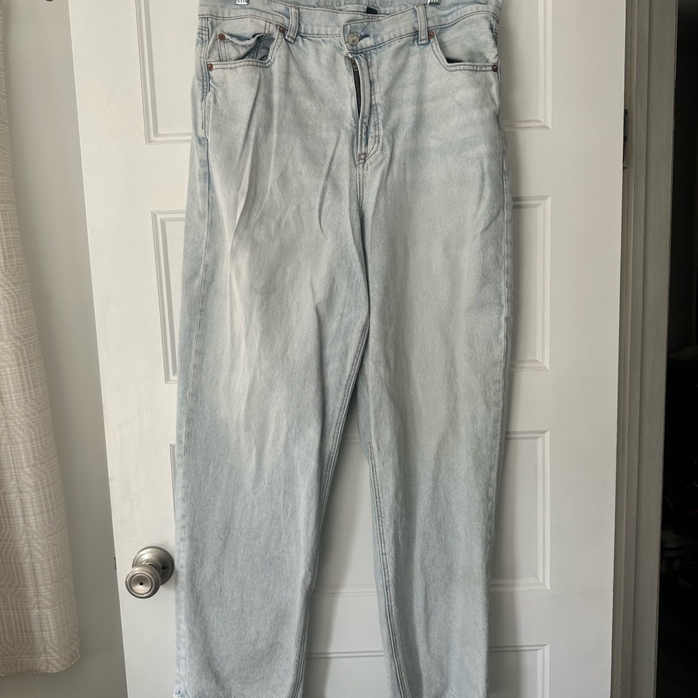 American Eagle Outfitters Light Wash Straight Leg Jeans
